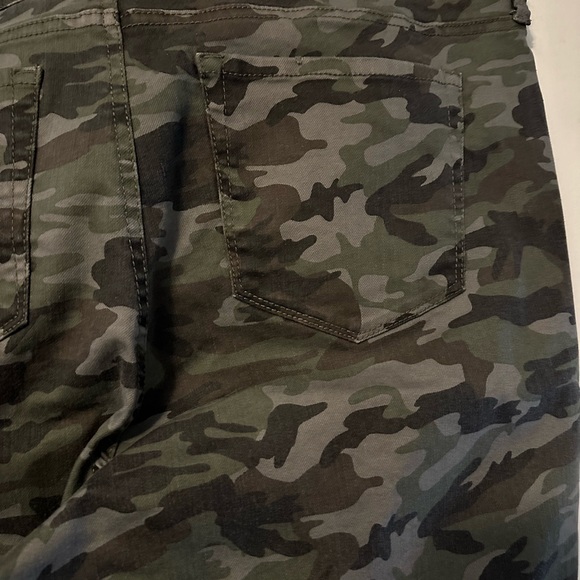 Camo Jeans - Picture 5 of 7